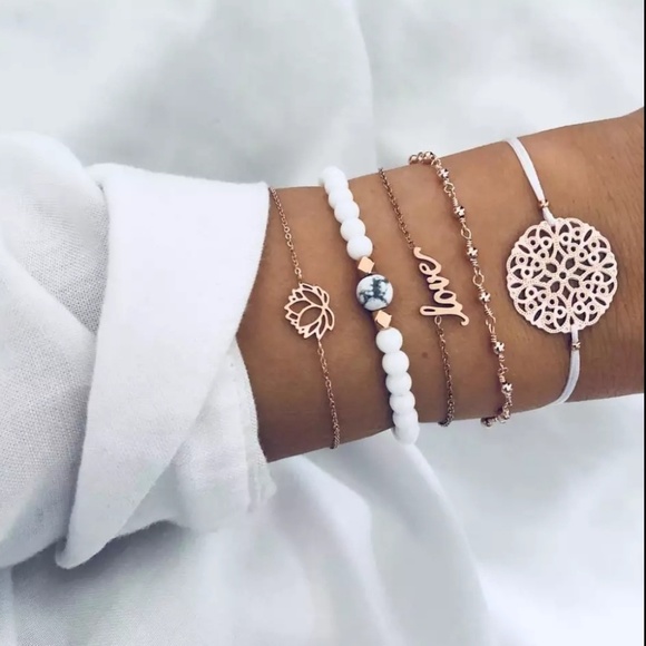 Accessories - 🍉 Beautiful Bead Gold Bracelets Love Set